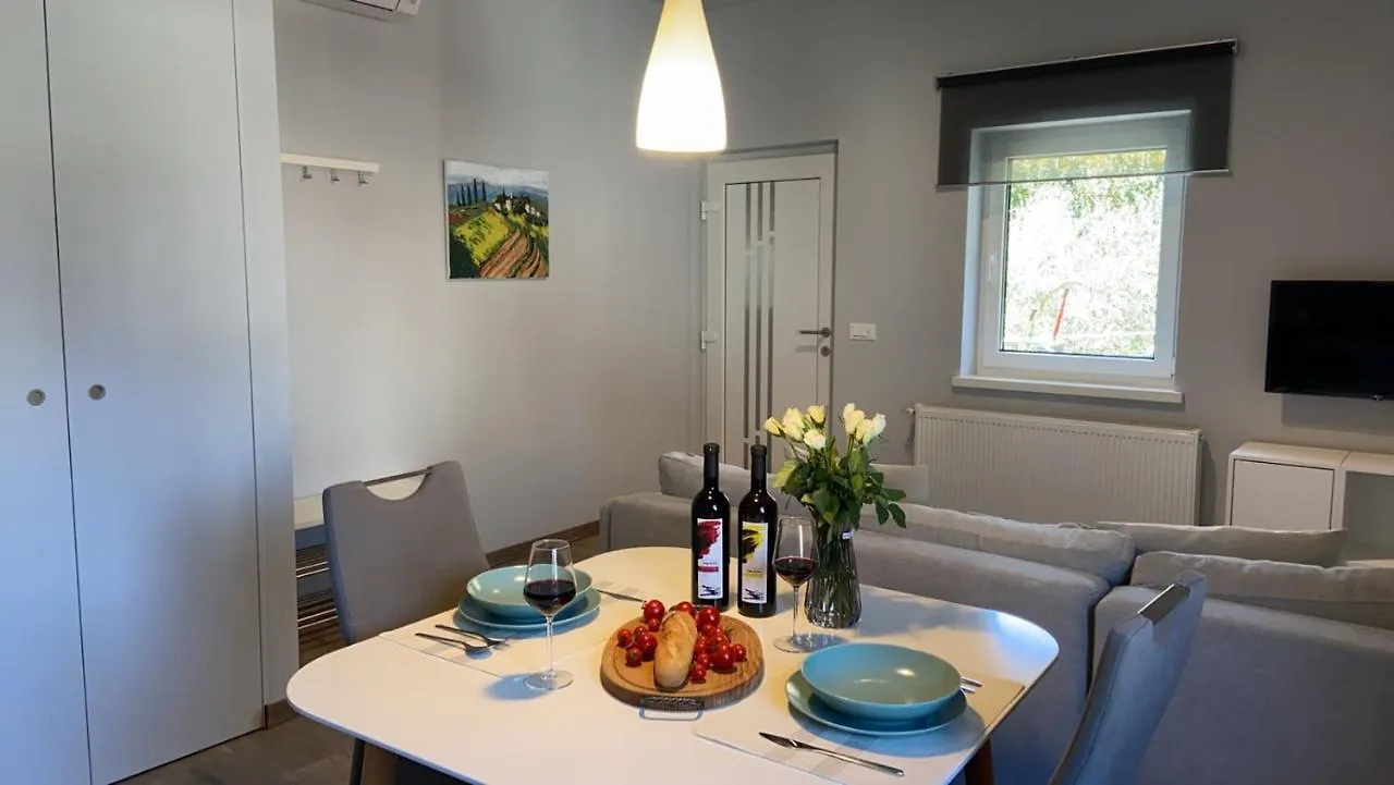 Apartmani Zuzic 波雷奇