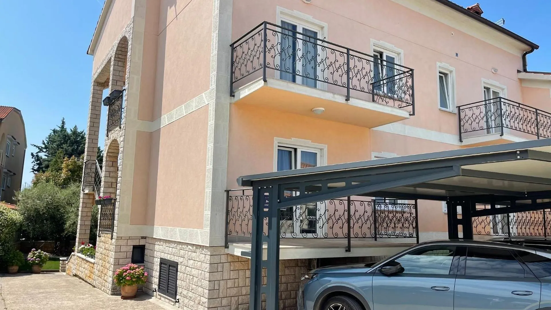 公寓 Apartmani Zuzic 波雷奇