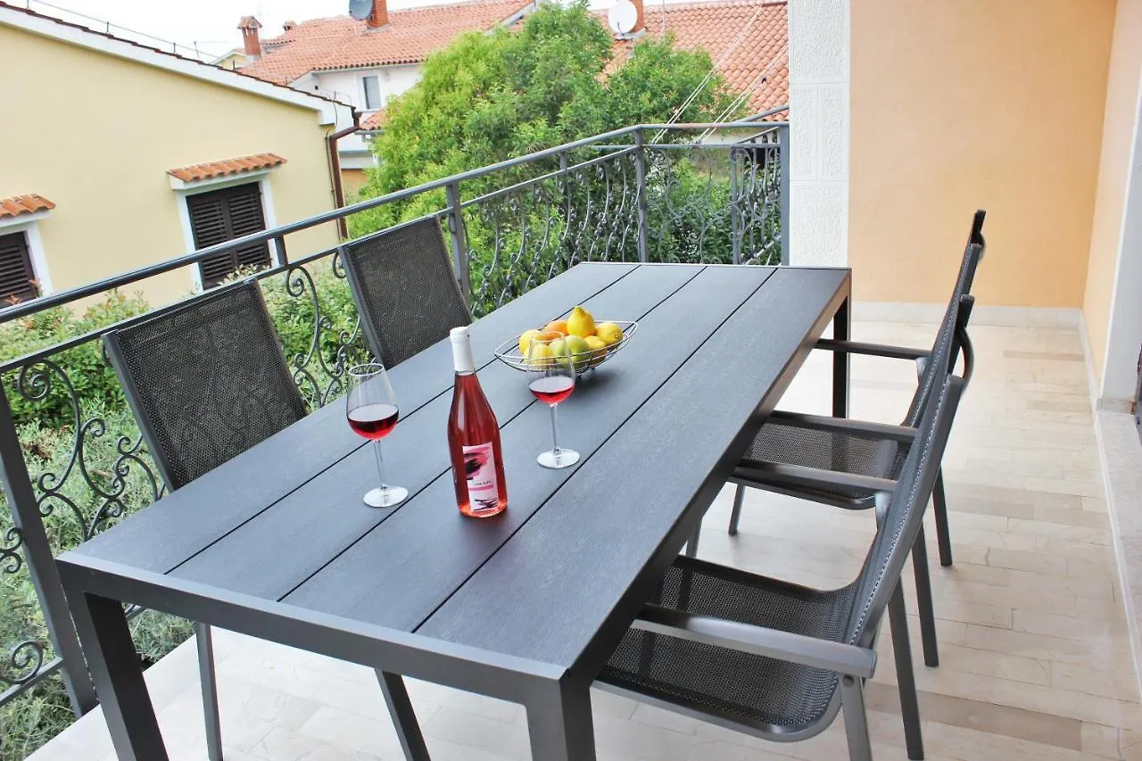 Apartmani Zuzic 波雷奇