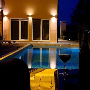 Nemo Villa